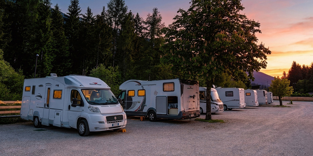 Die Stellplätze im Camperpark Dolomites bieten ausreichend Platz für Wohnmobile, Campervans und Wohnwagen unterschiedlicher Größe.